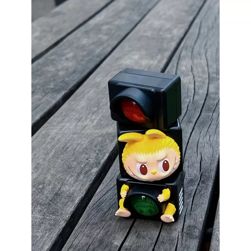 Labubu Die Monster fast versteckt Serie Ampel