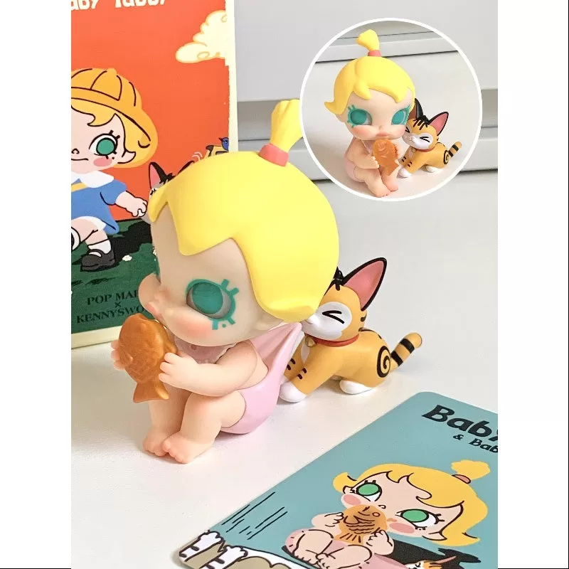 MOLLY Baby Molly & Baby Tabby Serie Sneak a Bite