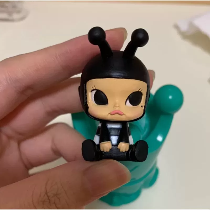 MOLLY Baby Molly Serie 2 Biene Schwarze Augen