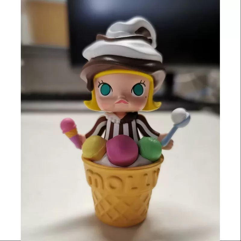 MOLLY Ein Tag mit Eiscreme aus der Molly-Serie MOLLY Ein Tag mit Eiscreme aus der Molly-Serie