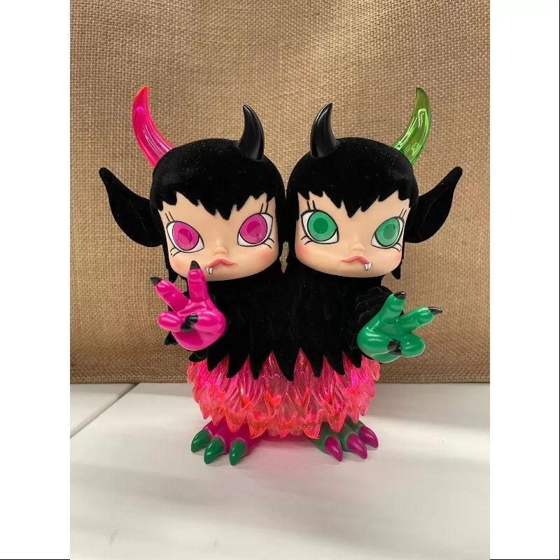 MOLLY Twin Beasts Molly Schwarze Farbe 2022 LIMITIERT